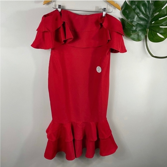 Chi chi London tall red strapless dress - Picture 2 of 8